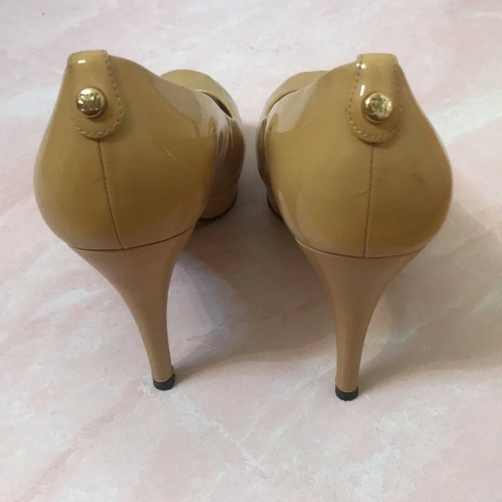 Stuart Weitzman nude patent leather platform heel 8.5M